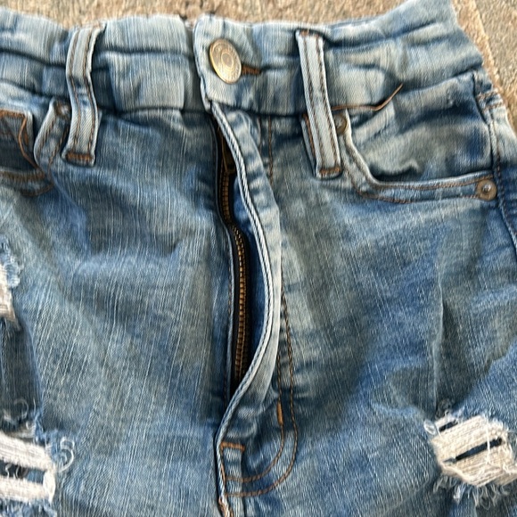 Aeropostale size 00 Super High Rise Curvy Midi ripped Jean Shorts - Picture 4 of 6